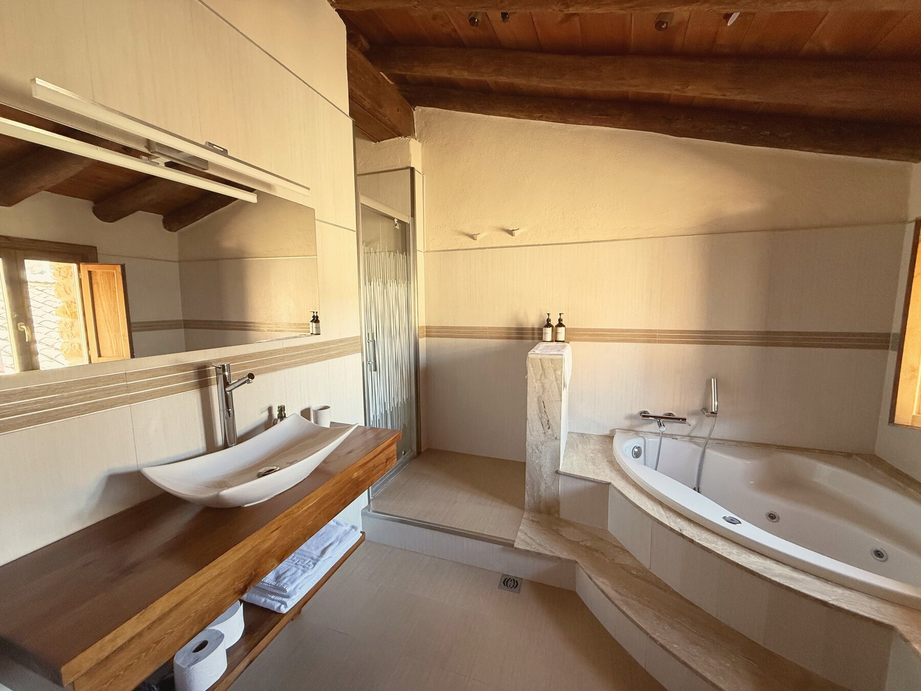 Bañera de hidromasaje del ático