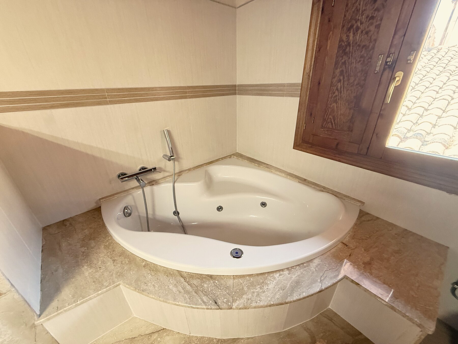 Ático loft con bañera de hidromasaje