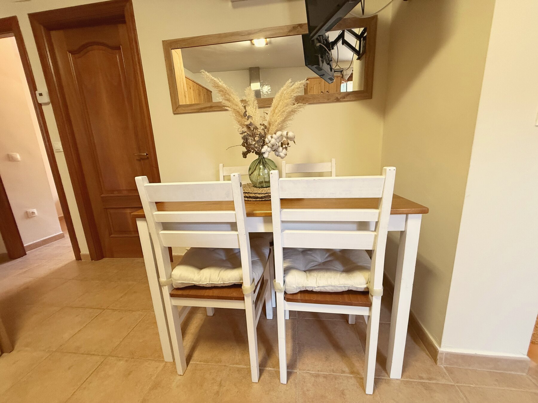 Salón-comedor de un apartamento de Apolonia en La Fresneda