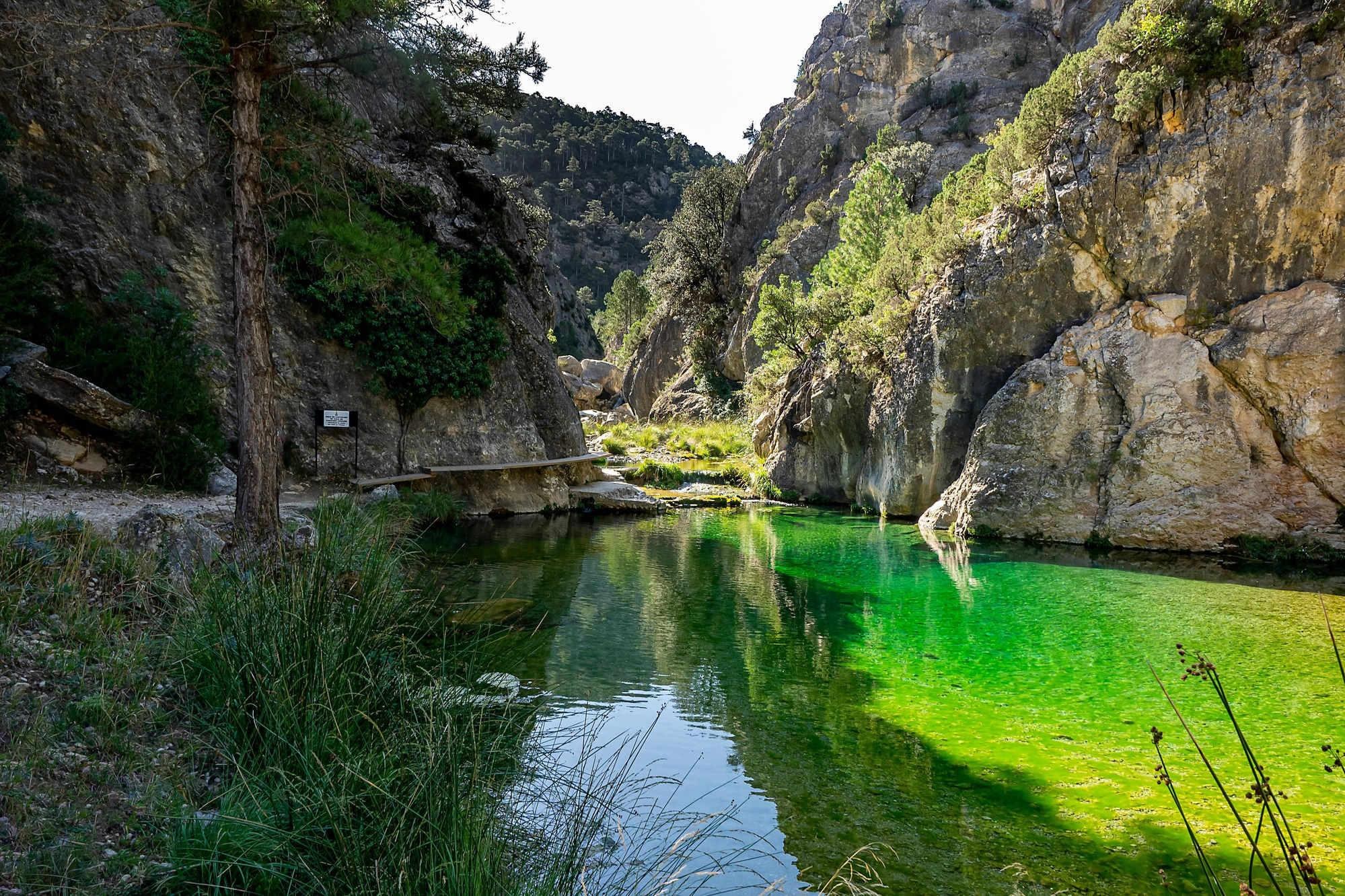 Pozas de agua turquesa del Parrizal en los Puertos de Beceite